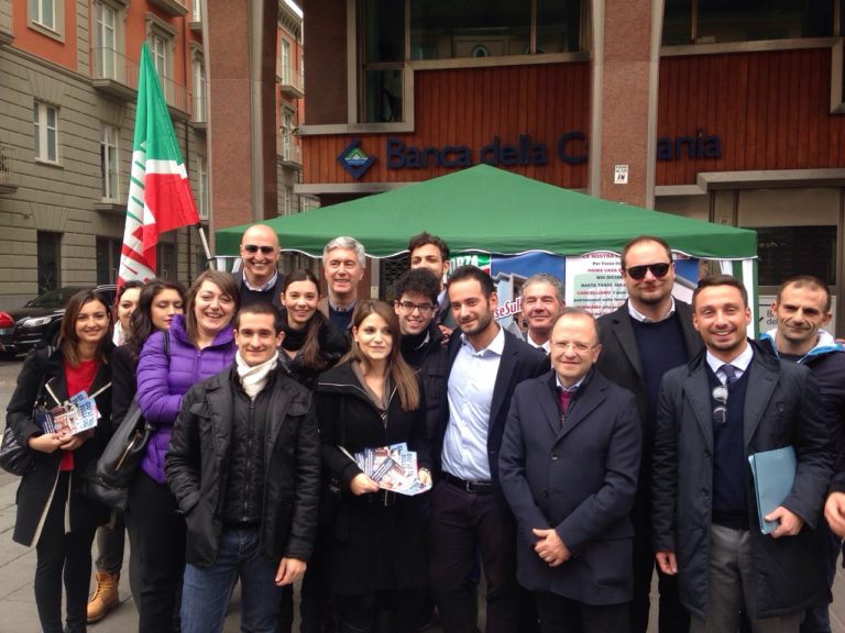 Avellino, Forza Italia in piazza per il no tax day