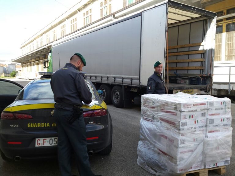 Pozzuoli: sequestrate 3,3 tonnellate di sigarette di contrabbando, 4 arresti