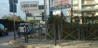 Aversa/Lusciano: incredibile in via Pastore, strisce pedonali nell’incrocio e senza sbocco