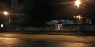 Aversa: vandali in azione, limoni e pietre lanciate contro le auto in corsa su via Saporito