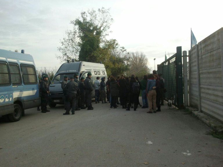 Biocidio tour ad Acerra, Giugliano e Chiaiano: ricercatori internazionali nei luoghi della devastazione ambientale