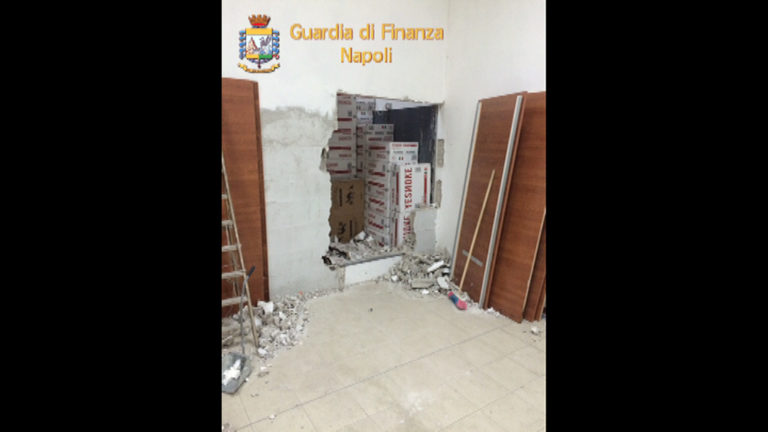 Casalnuovo: deposito murato e blindato, sequestrate 9 tonellate di sigarette di contrabbando