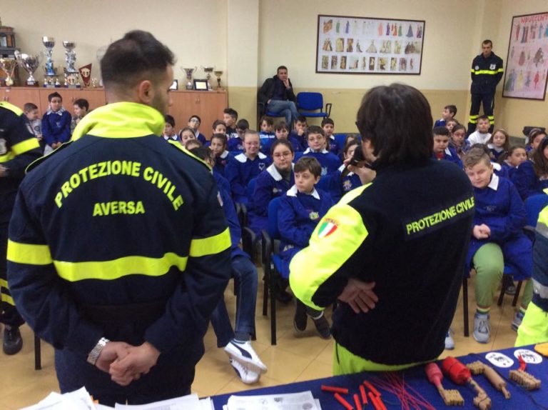 Aversa: Protezione Civile nelle scuole contro i botti illegali