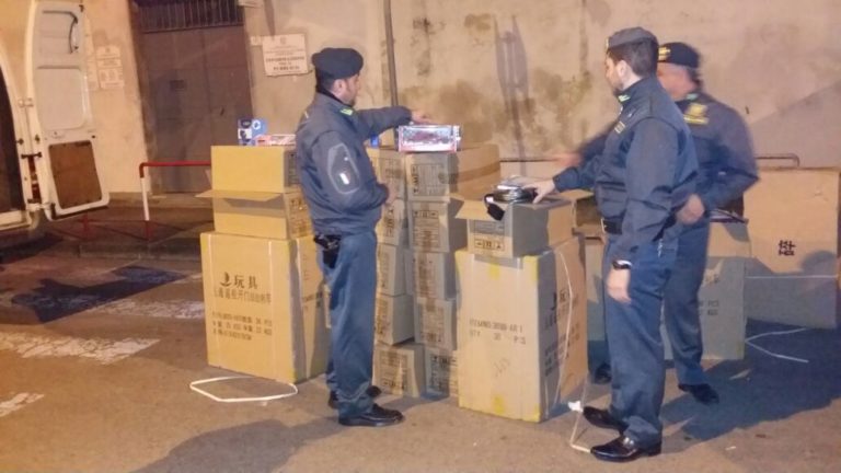 Marchio Ce contraffatto, maxi sequestro di giocattoli pericolosi nel casertano