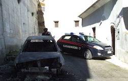 Montella: incendiano due auto in strada, incastrati da telecamere