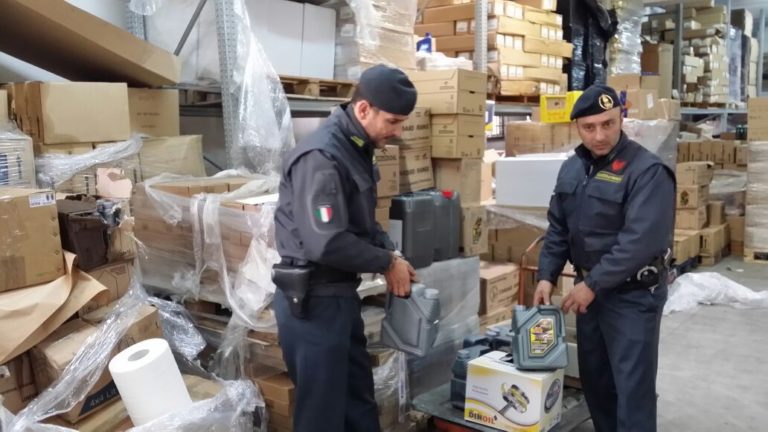 Blitz della Finanza casertana a Pomezia e Latina: sequestrati prodotti petroliferi di dubbia provenienza VIDEO