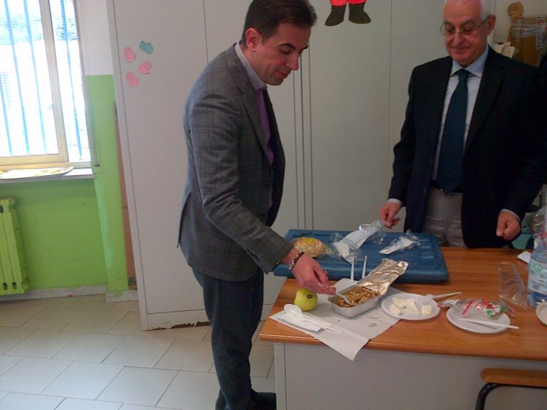 Marano: blitz del sindaco e dell’assessore per controllare refezione