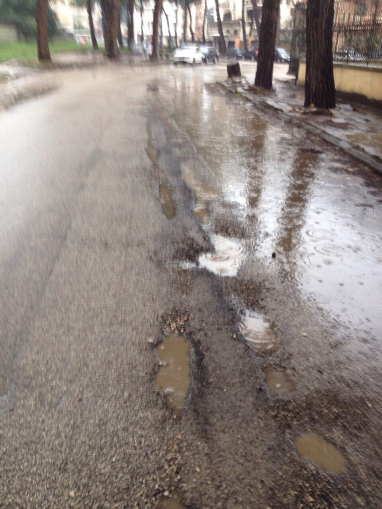 Aversa, il Pd denuncia: strade pericolose al Parco Primavera, colpa metanizzazione FOTO