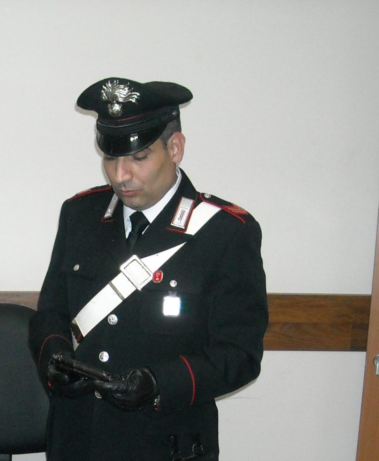 Avella: nascondeva piccolo arsenale in casa, denunciato