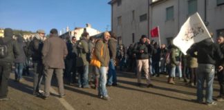 No alle trivellazioni in Irpinia, corteo a Gesualdo: delegazione anche dei ‘No inc’ da Giugliano FOTO