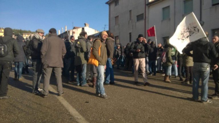 No alle trivellazioni in Irpinia, corteo a Gesualdo: delegazione anche dei ‘No inc’ da Giugliano FOTO