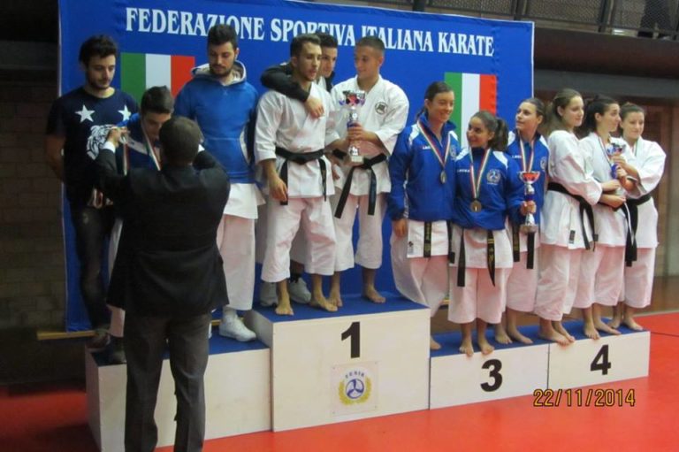 Kata bunkay, Campania sul terzo gradino del podio