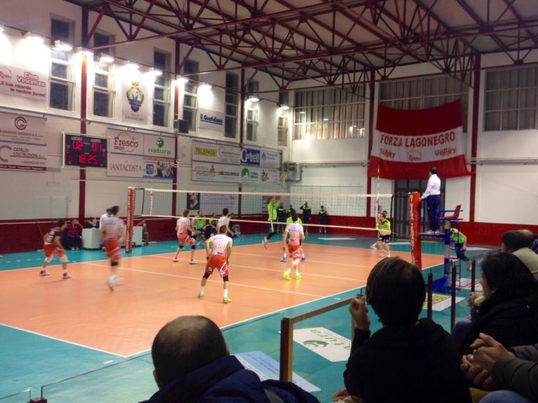Volley, Aversa ko a Lagonegro: sfida decisiva il 31 al Palajacazzi