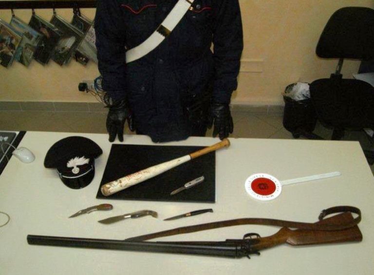 Montella: carabinieri sequestrano fucile, mazza da baseball e marjuana