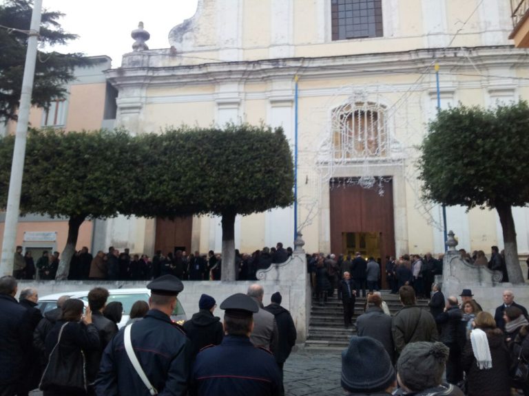 Santa Maria a Vico: bagno di folla per l’ultimo saluto a Paquale Puoti FOTO