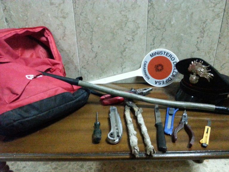 Sperone: trovati con strumenti per lo scasso, tre denunciati
