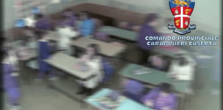 Parete: schiaffi e spintoni ai ragazzi, arrestata maestra della scuole elementare Don Milani VIDEO