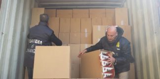 Orta di Atella: scoperto deposito con sigarette di contrabbando, sequestrate 18 tonnellate VIDEO