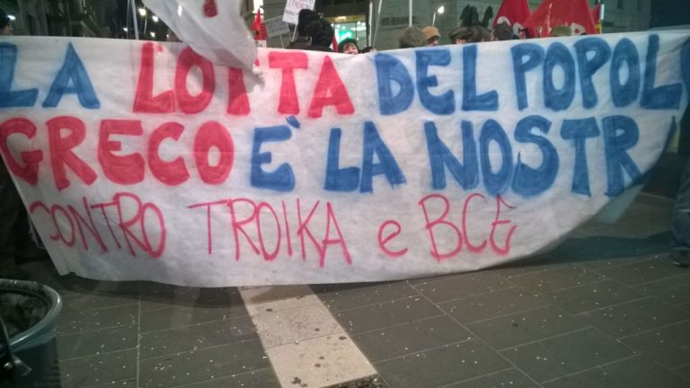 Napoli scende in piazza per sostenere Tsipras e il popolo greco, corteo in centro FOTO