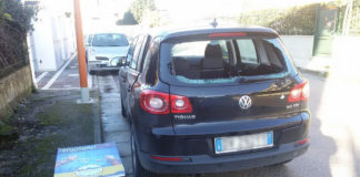 Caserta: rompono il lunotto e rubano materiale politico del Movimento 5 Stelle, Santillo: è intimidazione politica
