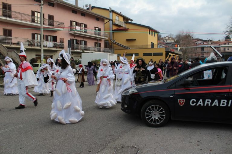 Montella: controlli carabinieri per Carnevale, 5 denunciati