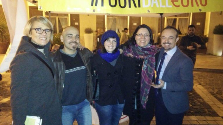 Caserta: caro Rc-Auto, gazebo del Movimento 5 Stelle