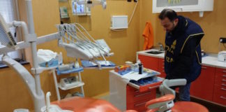 Caserta: falsi dentisti ed evasori totali, scatta il blitz. Sequestrate attrezzature per 100mila euro VIDEO