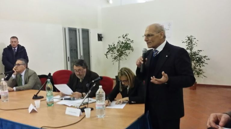 Aversa,il tribunale apre le porte alle scuole: successo per l’evento con Roberti