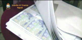 Marcianise: stampavano banconote false, blitz in zona Asi. 3 arresti VIDEO