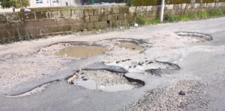 Aversa: la vergogna di via Cirigliano, strada piena di pericolose buche FOTO