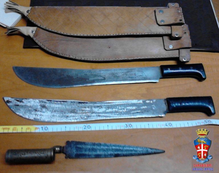 Bonito: macete e baionetta in casa, nei guai un 60enne
