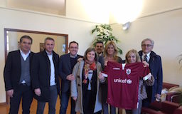 Aversa Normanna, maglia griffata Unicef donata alla presidentessa del tribunale Garzo