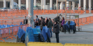 Scampia: ripulite solo le aree in cui arriverà il Papa, il resto del quartiere escluso. E’ polemica VIDEO