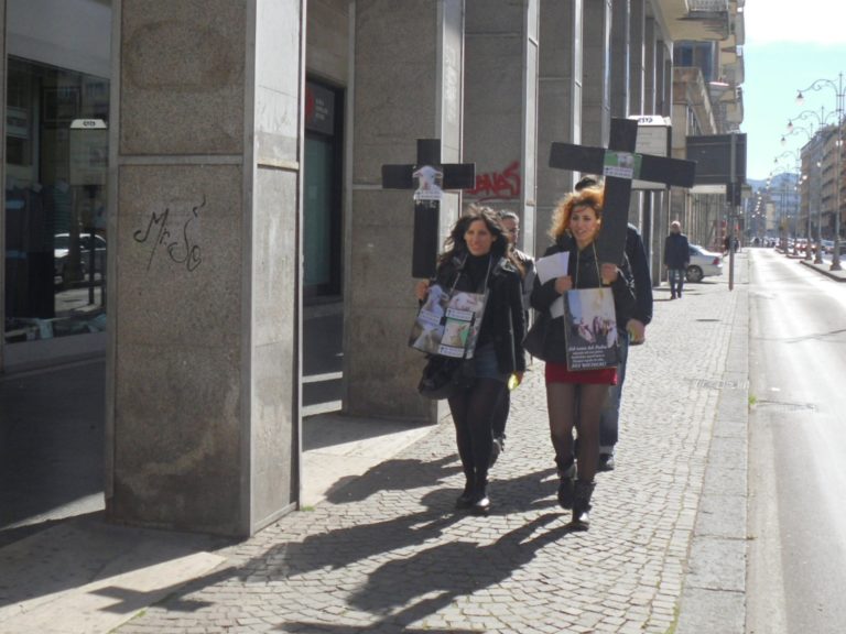 No massacro Agnelli a Pasqua, Veg in Campania scendono in piazza