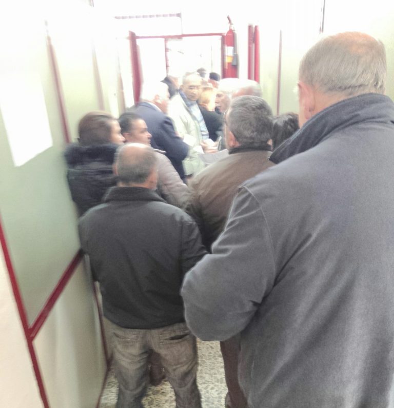 Aversa: ufficio acquedotto preso d’assalto, cittadini disorientati per le bollette