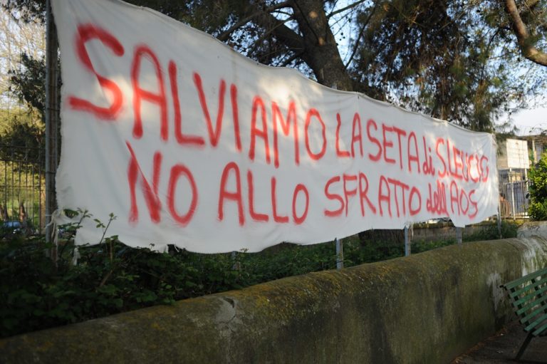 Caserta, evitato lo sfratto dell’Aos da San Leucio: momenti di tensione