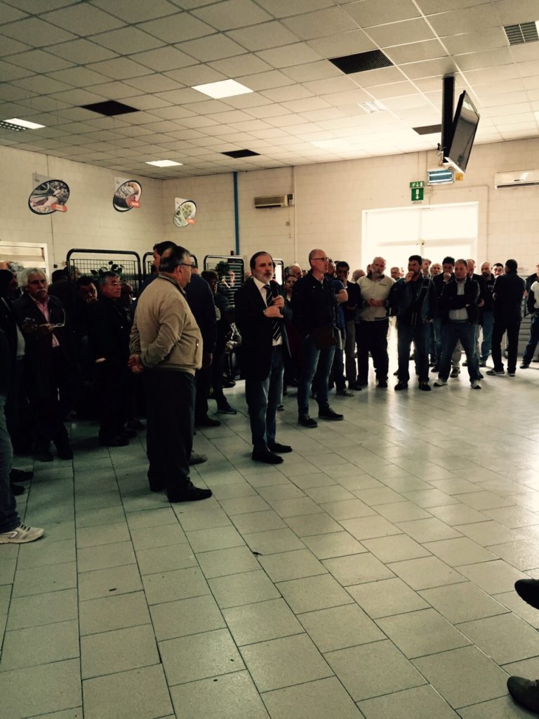 Chiusura Indesit Carinaro, affollata assemblea operaia: il 5 sarà uno spartiacque