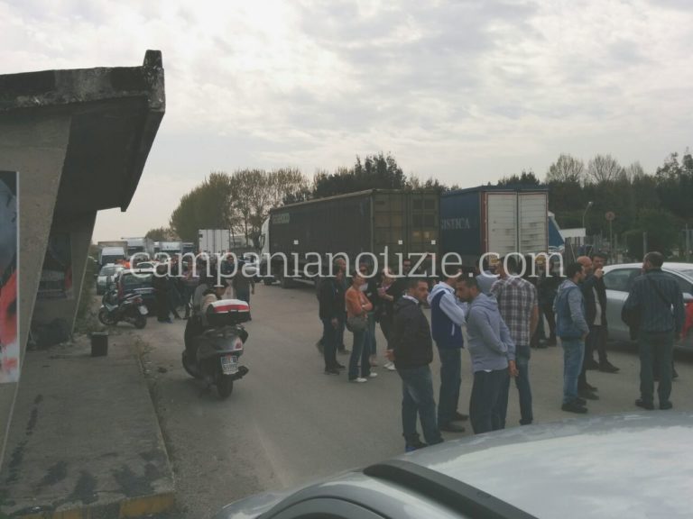Chiusura Indesit, operai bloccano l’Asse Mediano: cancellare piano Whirlpool VIDEO