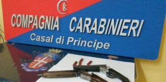 Casal di Principe: trovati due fucili a canne mozze nascosti in un’auto, arrestato 39enne