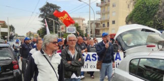 Chiusura Indesit Carinaro: centinaia di operai in corteo, la protesta arriva ad Aversa
