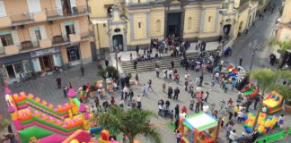 Sant’Arpino: 13 Scuole in gara e il Mito della Donna Selvaggia nel lunedì di PulciNellaMente