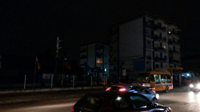 Aversa: Variante al buio, illuminazione ko a due passi dalla metropolitana