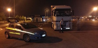 Caserta: fermato camion con 27mila litri di contrabbando, due arresti