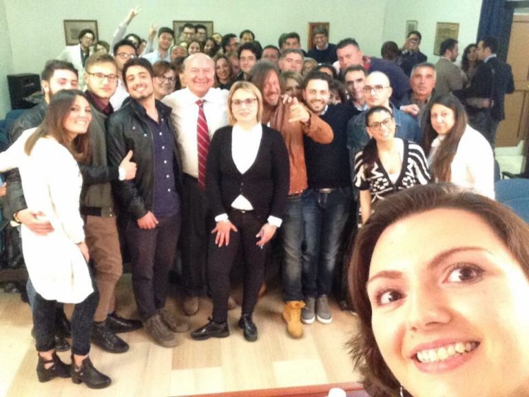 Regionali Campania, bagno di folla all’inaugurazione del comitato elettorale di Caracciolo