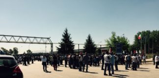 Chiusura Indesit Carinaro: due ore di sciopero per ogni turno, proseguono presidio e picchetti FOTO E VIDEO