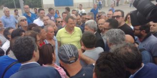 Vendola incontra gli operai Indesit a Carinaro: Renzi smetta di fare comparsa VIDEO