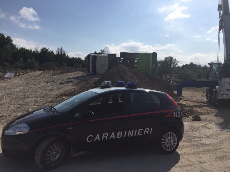 Grottaminarda: si ribalta autocarro, operaio se la cava con la frattura della clavicola e di due costole
