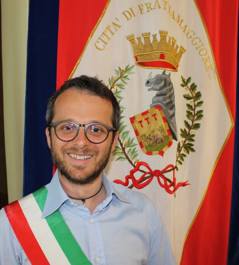 Frattamaggiore: cerimonia di consegna del braccialetto bianco al neo sindaco Del Prete