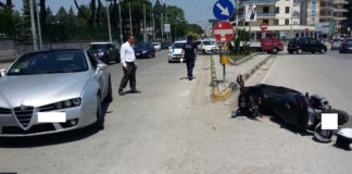 Aversa: auto tampona ciclomotore, marito e moglie in ospedale FOTO