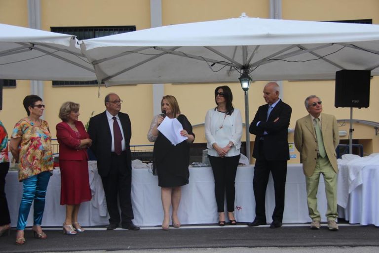 Serata di festa al Majorana-Bachelet di Santa Maria a Vico per salutare i prof che vanno in pensione FOTO